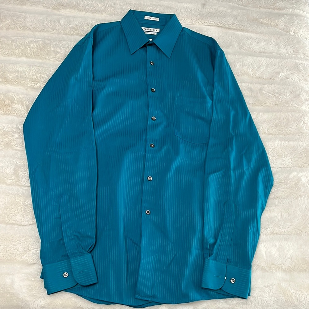 VAN HEUSEN SATIN STRIPE BUTTON DOWN/ DRESS SHIRT
